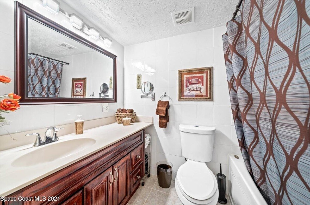 457 Penguin Dr, Melbourne FL  32937-3782 exterior