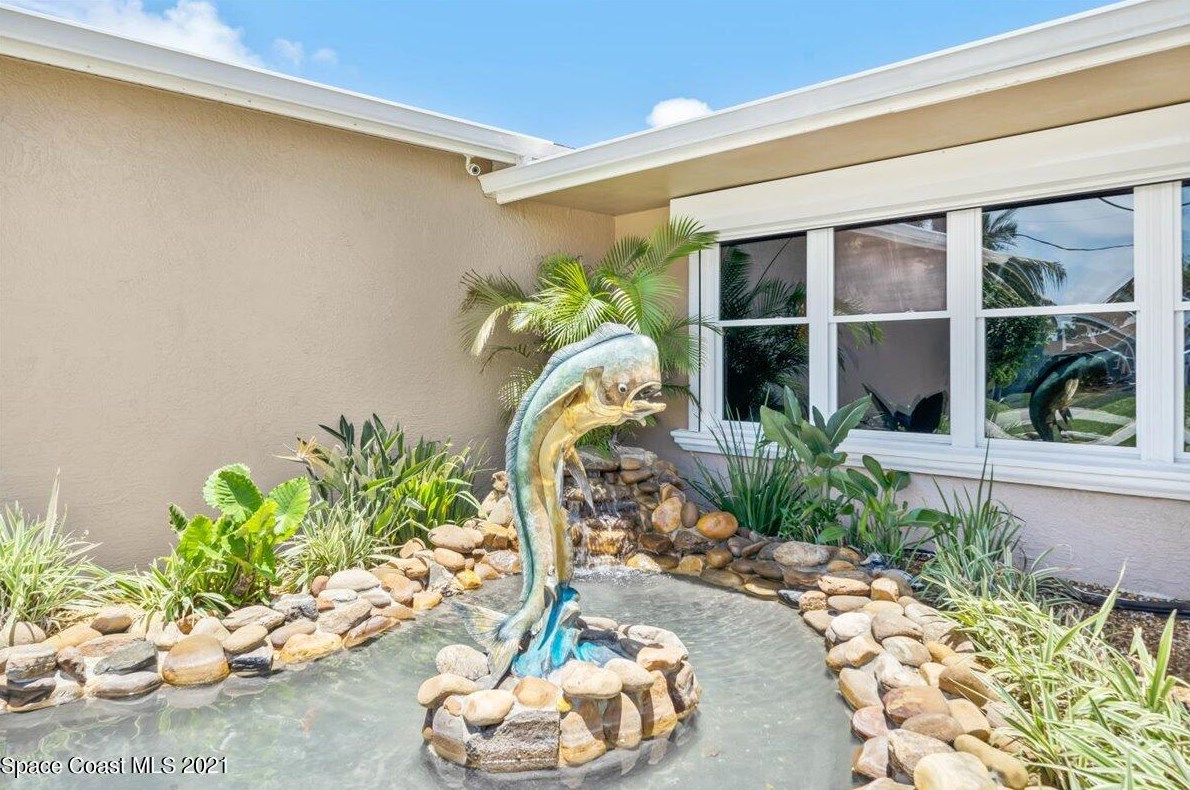 457 Penguin Dr, Melbourne FL  32937-3782 exterior