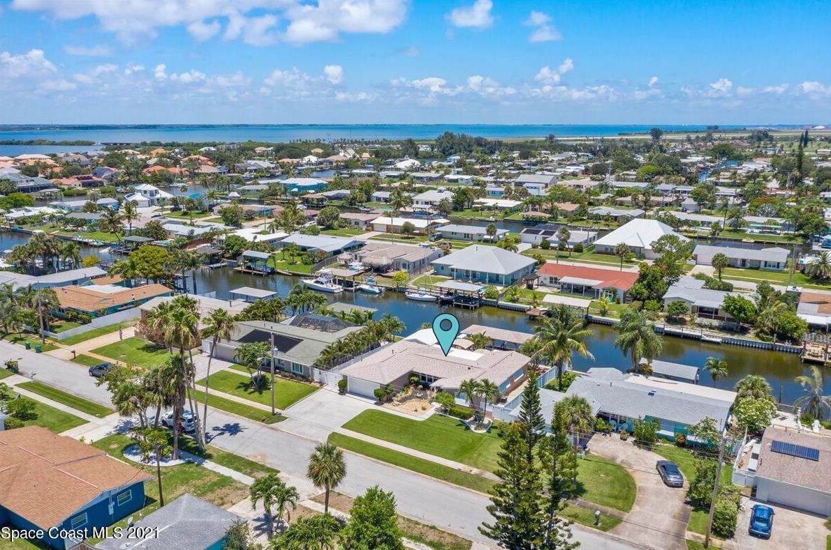 457 Penguin Dr, Melbourne FL  32937-3782 exterior