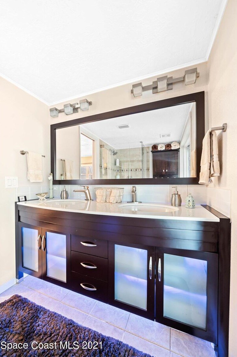 457 Penguin Dr, Melbourne FL  32937-3782 exterior