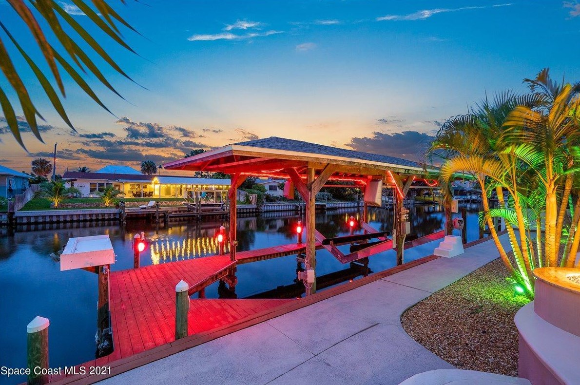 457 Penguin Dr, Melbourne FL  32937-3782 exterior