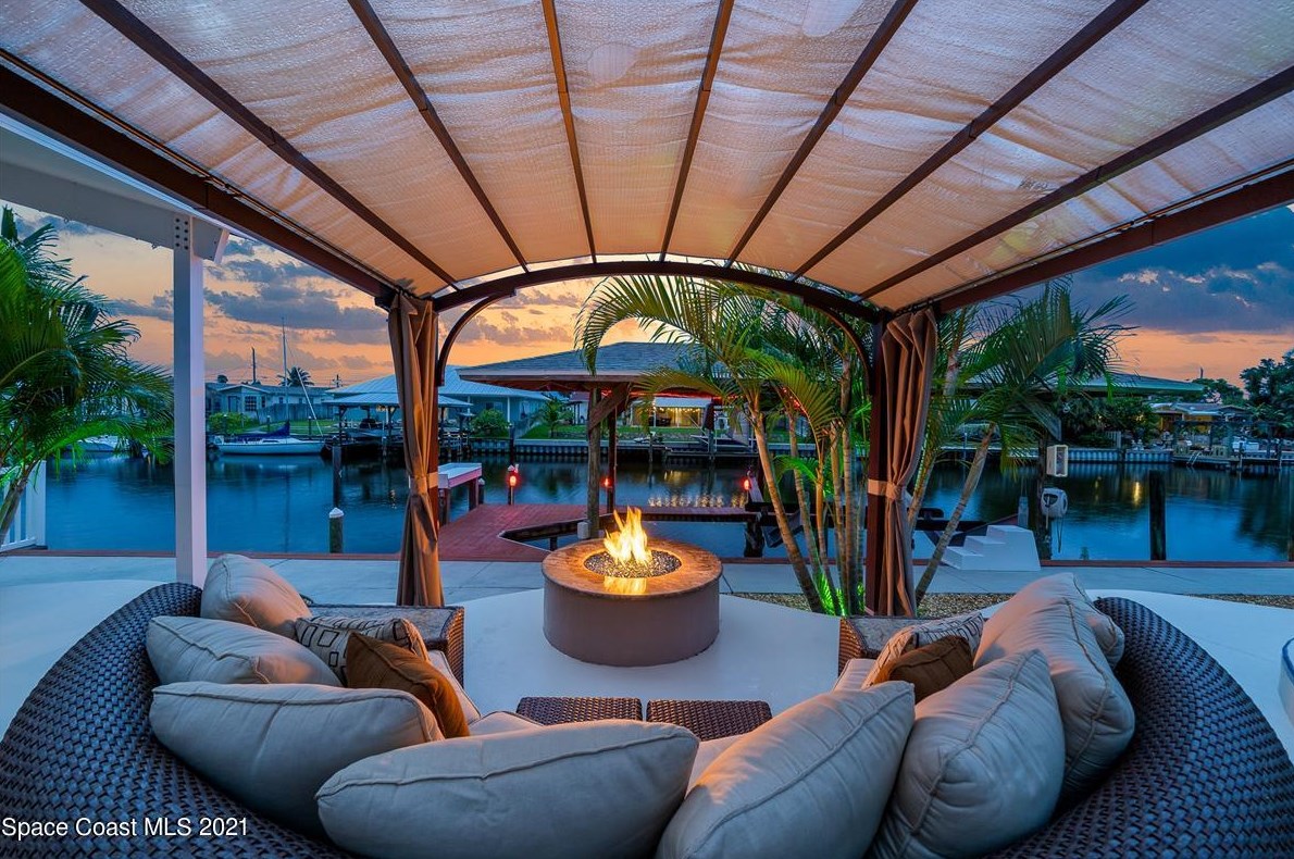 457 Penguin Dr, Melbourne FL  32937-3782 exterior