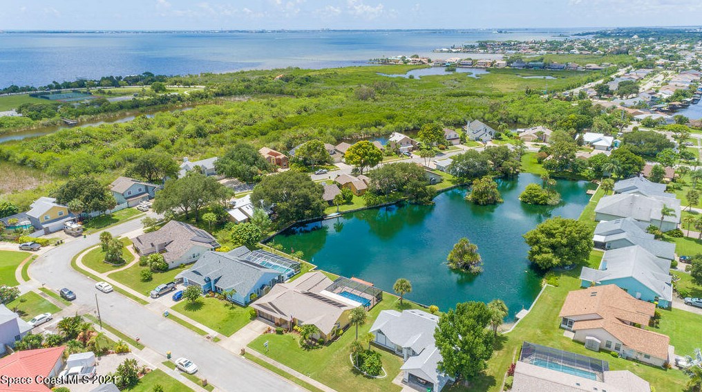 2455 Palm Lake Dr, Merritt Island FL  32952-5410 exterior