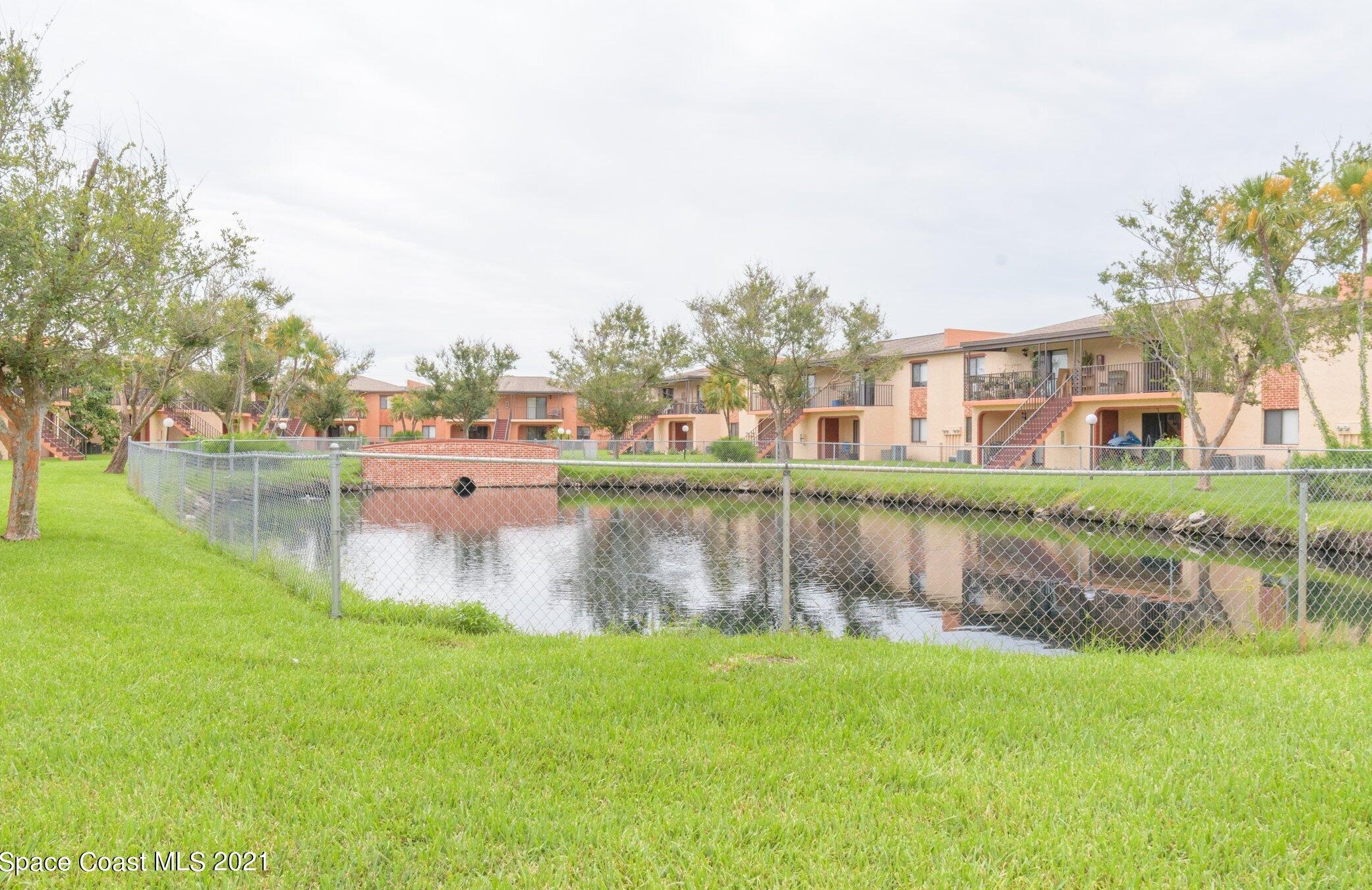 137 San Juan Cir, Melbourne FL 32935-5417 exterior