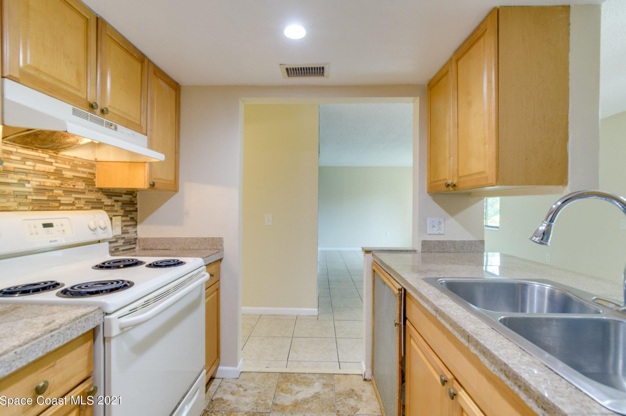 137 San Juan Cir, Melbourne FL 32935-5417 exterior