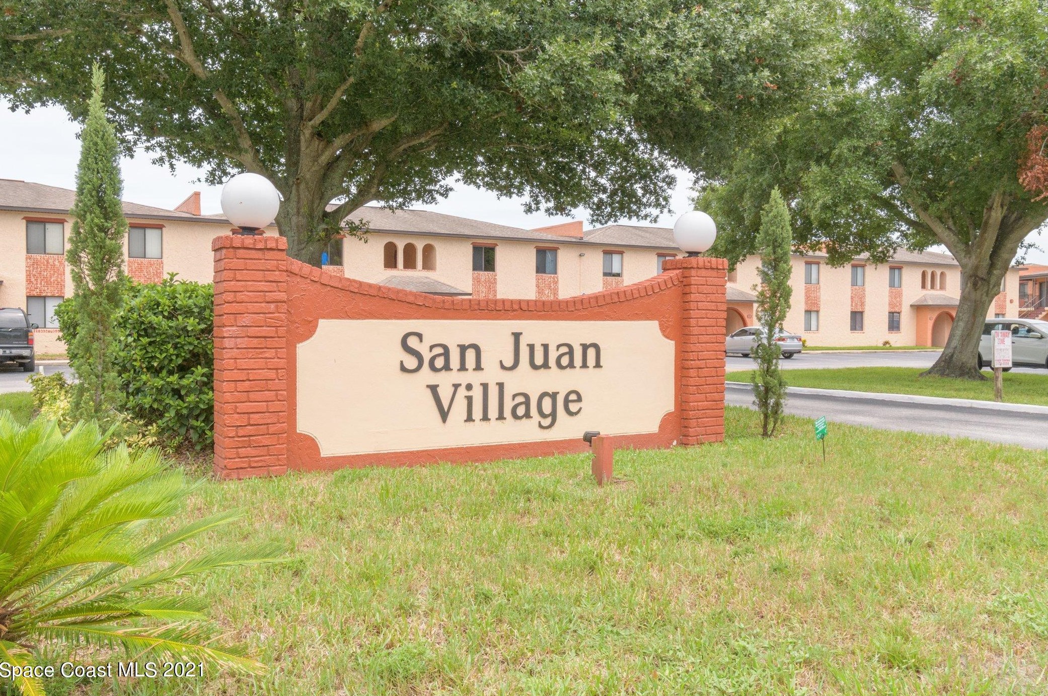 137 San Juan Cir, Melbourne FL 32935-5417 exterior