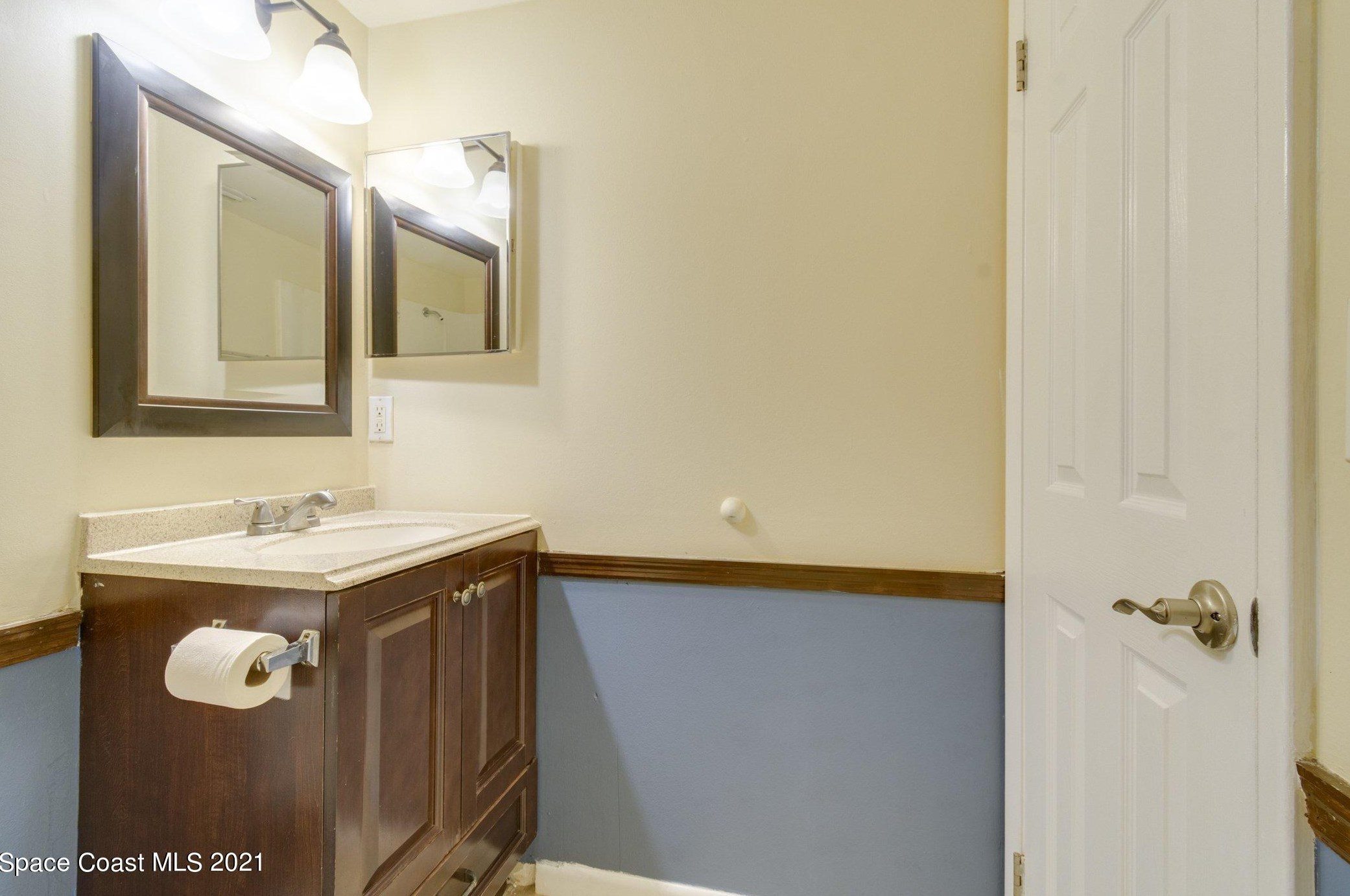 137 San Juan Cir, Melbourne FL 32935-5417 exterior