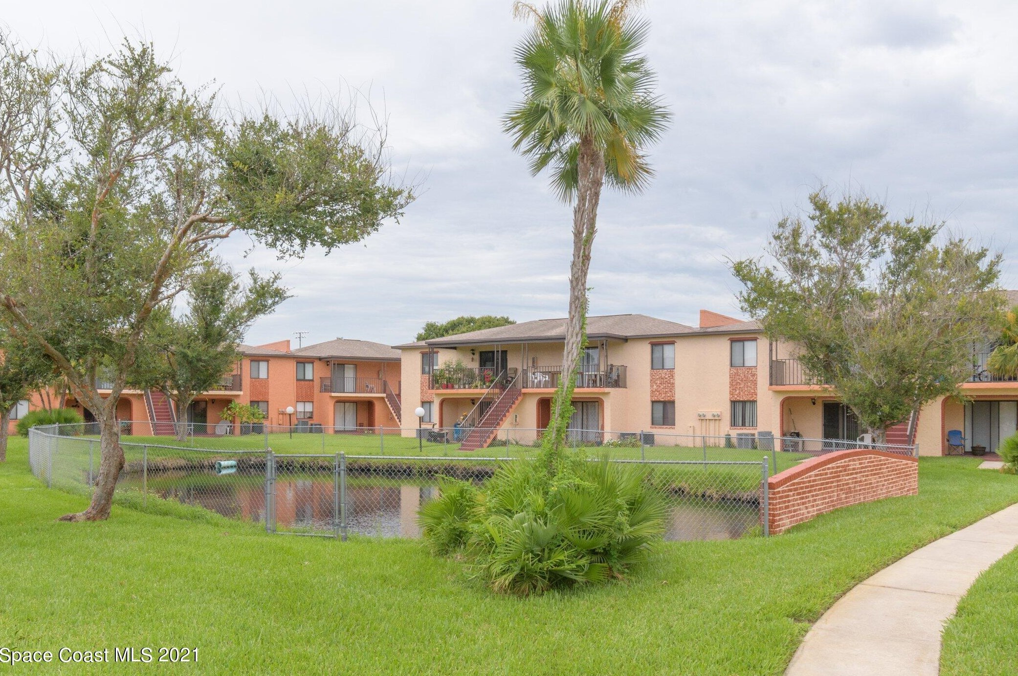 137 San Juan Cir, Melbourne FL 32935-5417 exterior