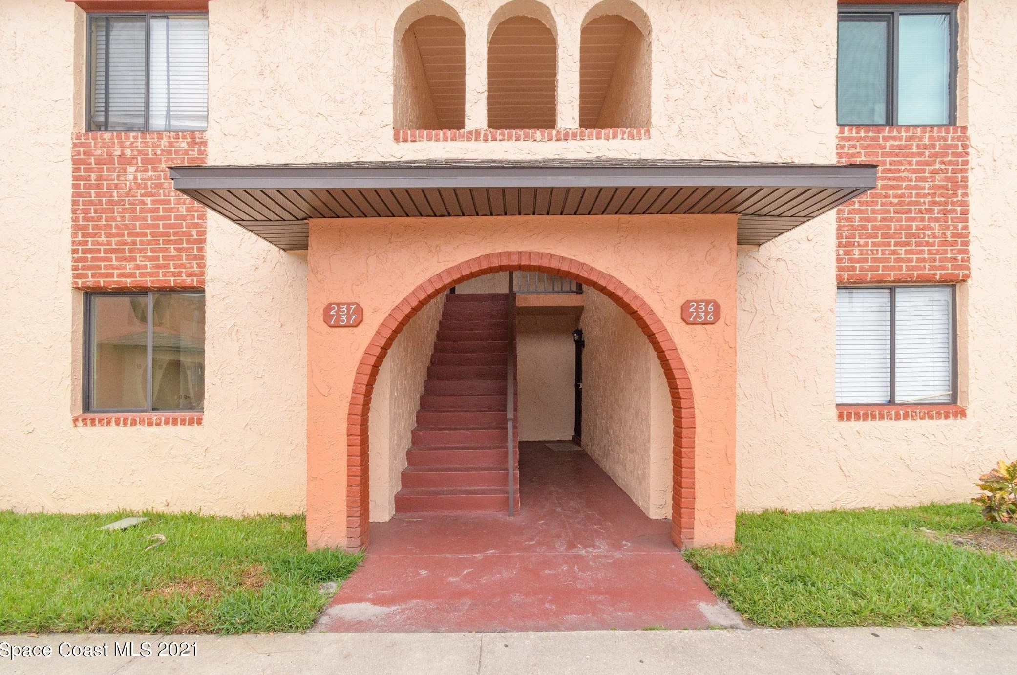 137 San Juan Cir, Melbourne FL 32935-5417 exterior