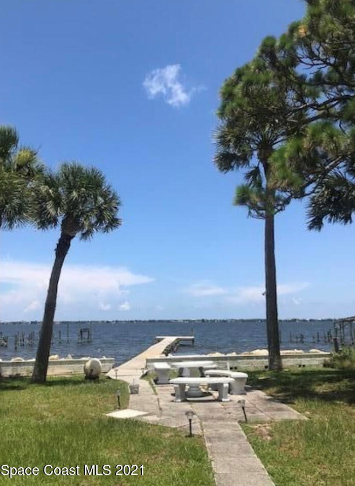 2171 Pineapple Ave, Melbourne FL  32935-6637 exterior