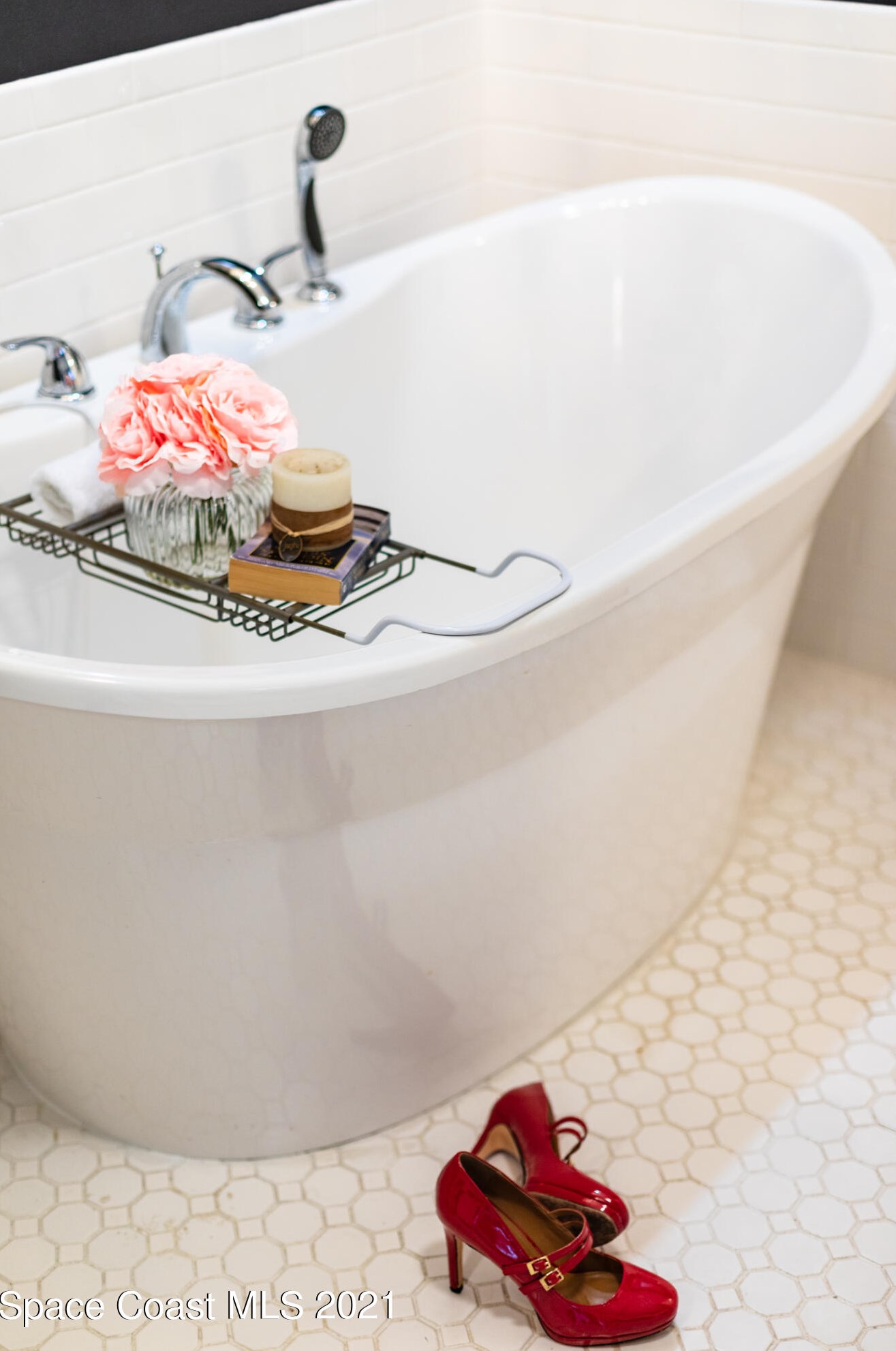 2250 Pineapple Ave, Melbourne FL 32935-6640 exterior