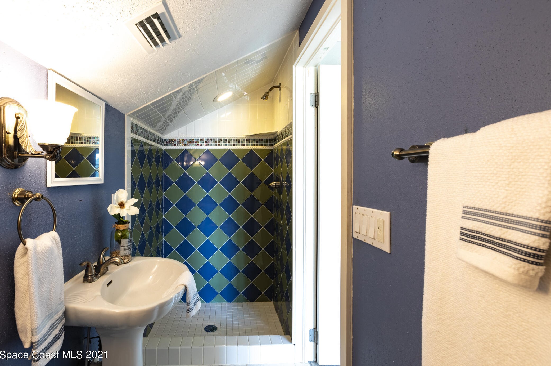 2250 Pineapple Ave, Melbourne FL 32935-6640 exterior