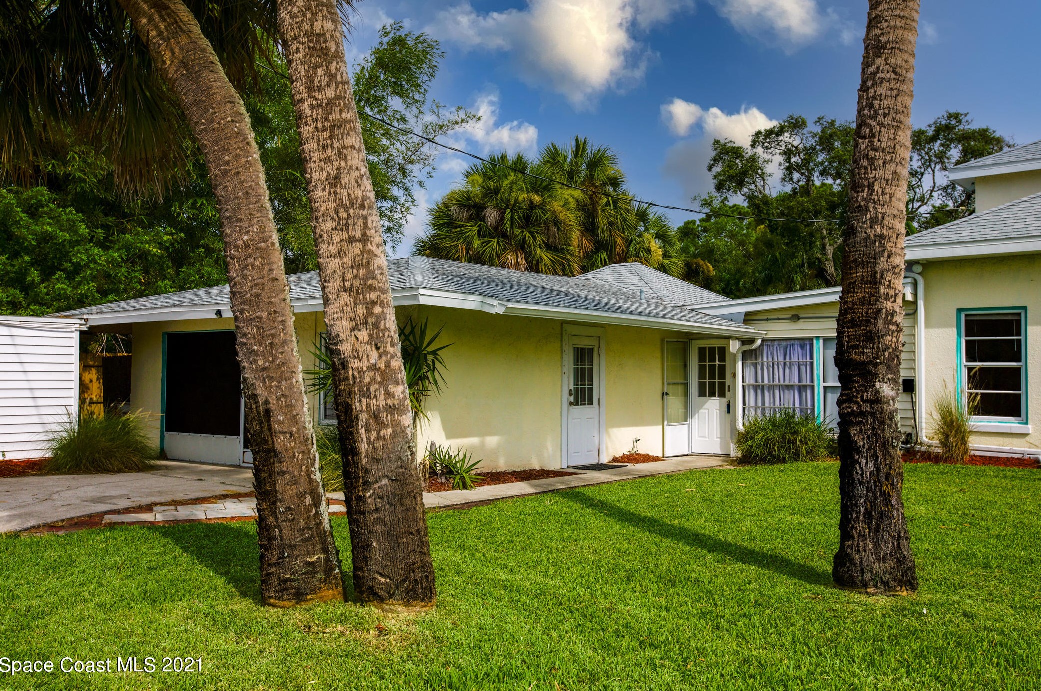 2250 Pineapple Ave, Melbourne FL 32935-6640 exterior