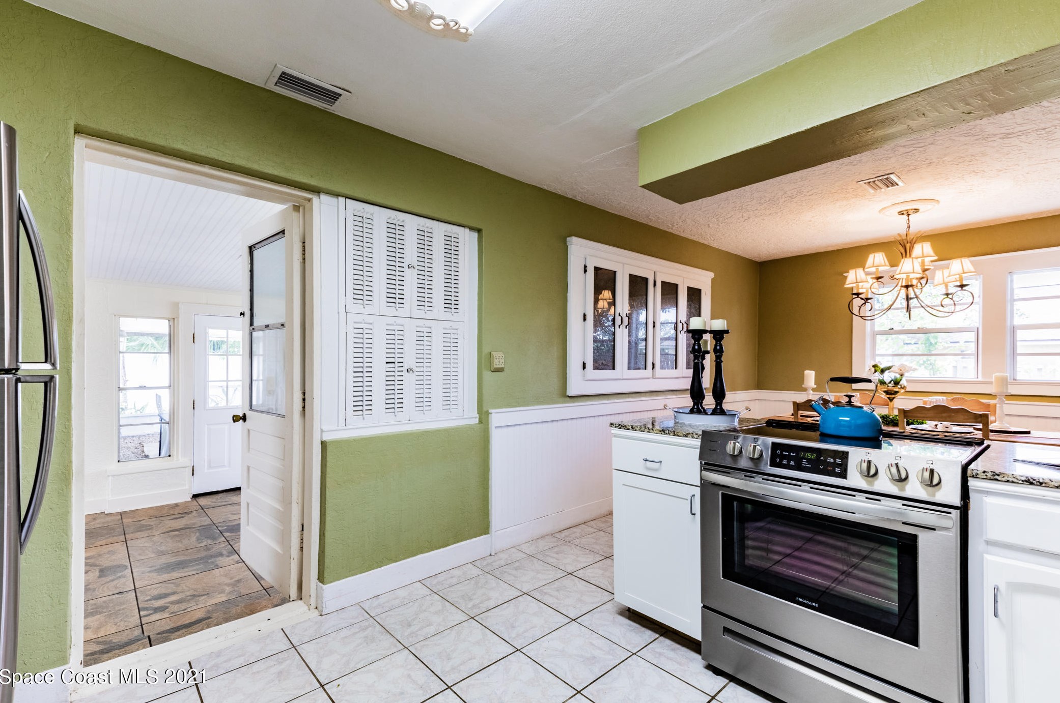 2250 Pineapple Ave, Melbourne FL 32935-6640 exterior