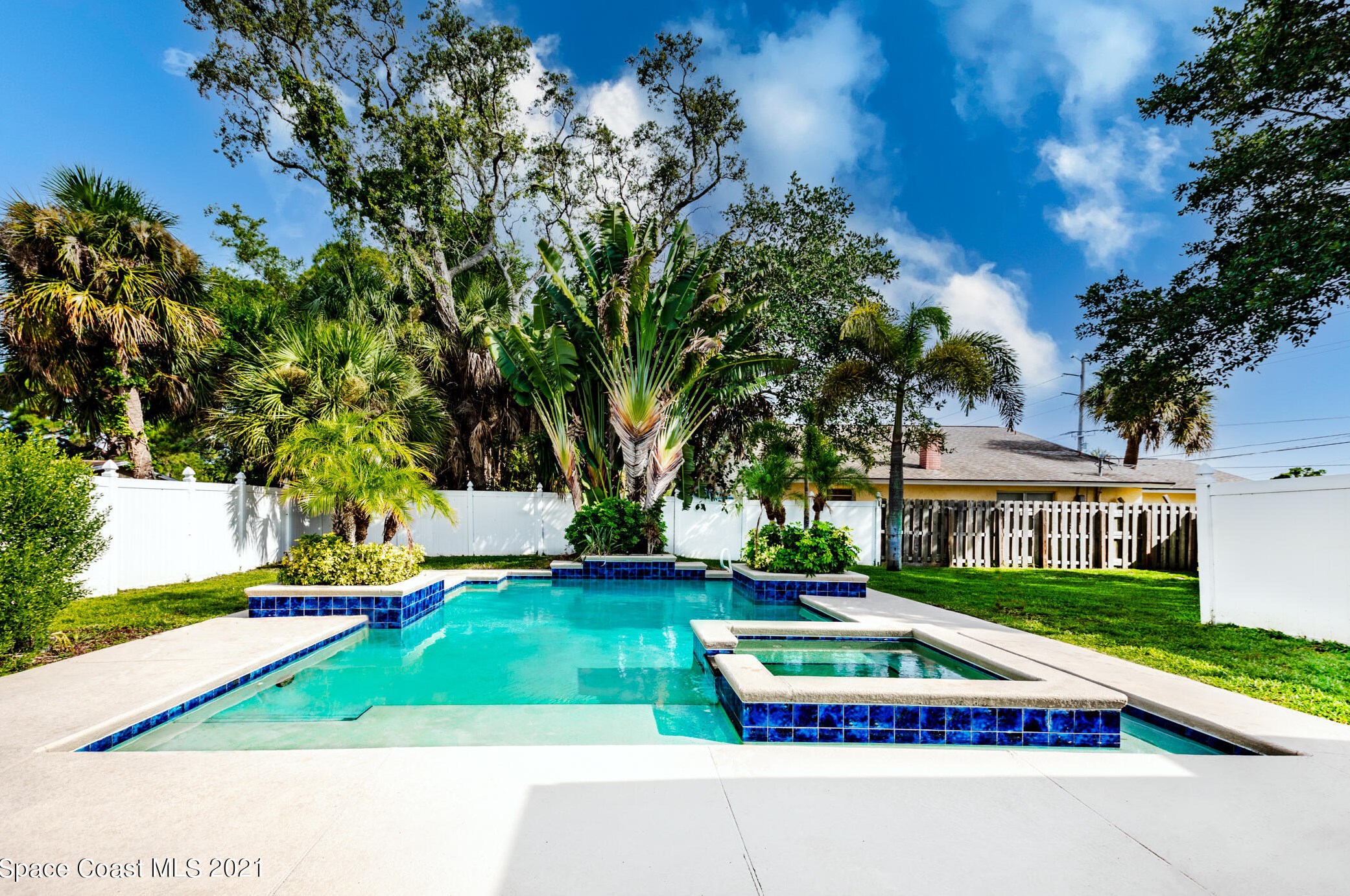 2250 Pineapple Ave, Melbourne FL 32935-6640 exterior