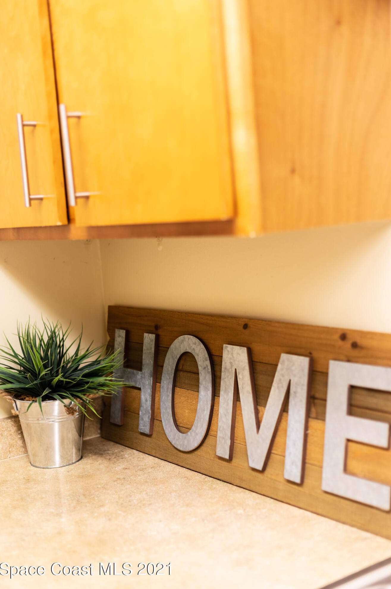 2250 Pineapple Ave, Melbourne FL 32935-6640 exterior