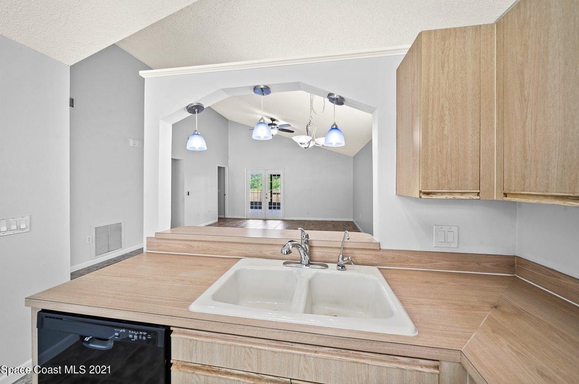 1772 Clover Cir, Melbourne FL  32935-5582 exterior