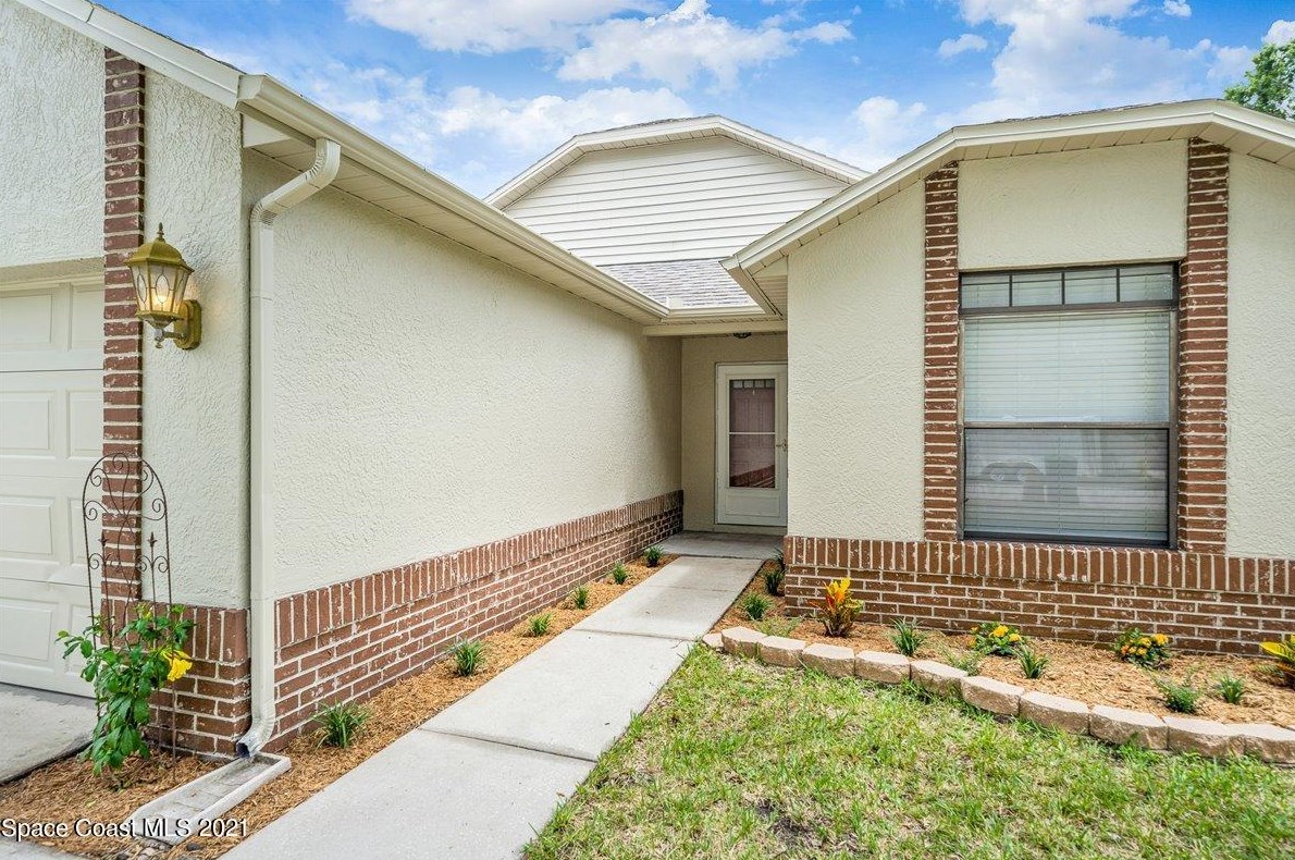 1772 Clover Cir, Melbourne FL  32935-5582 exterior