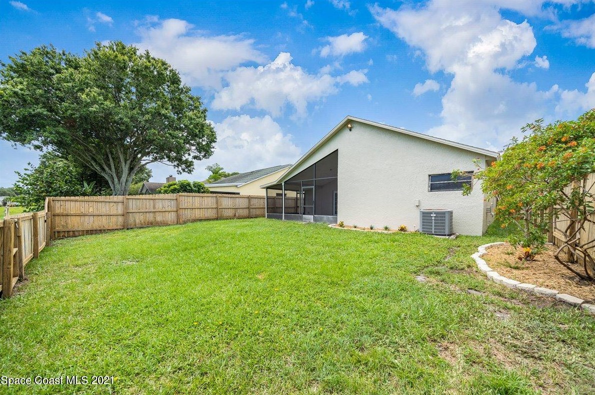 1772 Clover Cir, Melbourne FL  32935-5582 exterior