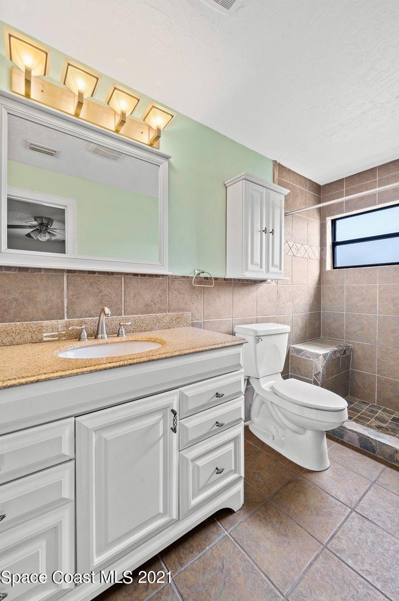 1772 Clover Cir, Melbourne FL  32935-5582 exterior