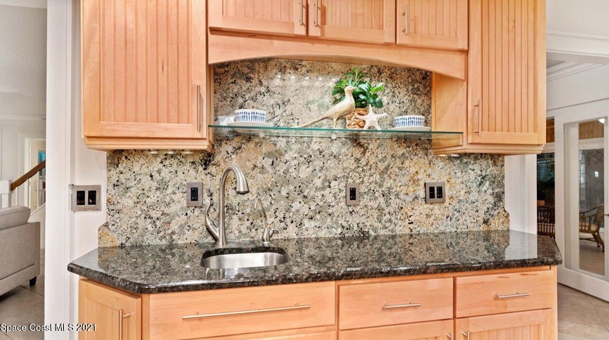 660 Canal Ct, Melbourne FL  32937-3943 exterior