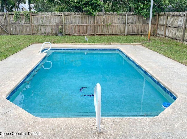 28 Fernwood Dr, Melbourne FL  32955-2910 exterior