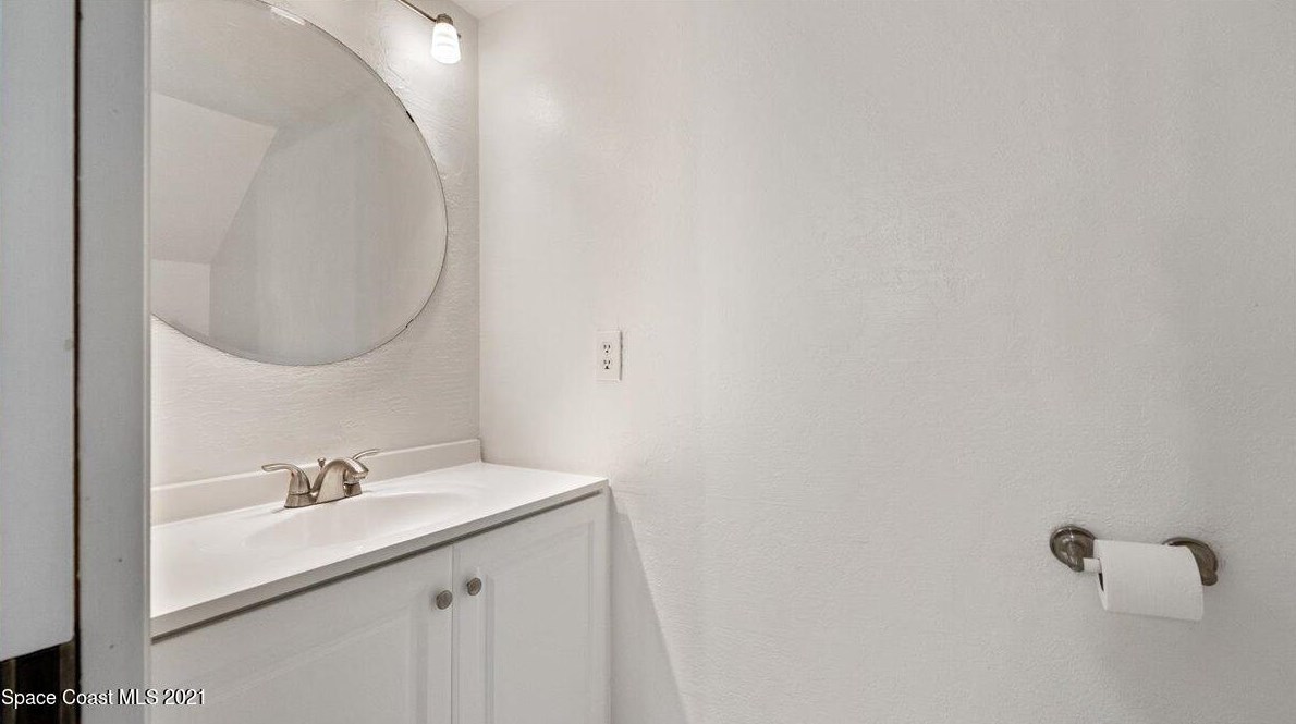 156 San Juan Cir, Melbourne FL 32935-5422 exterior