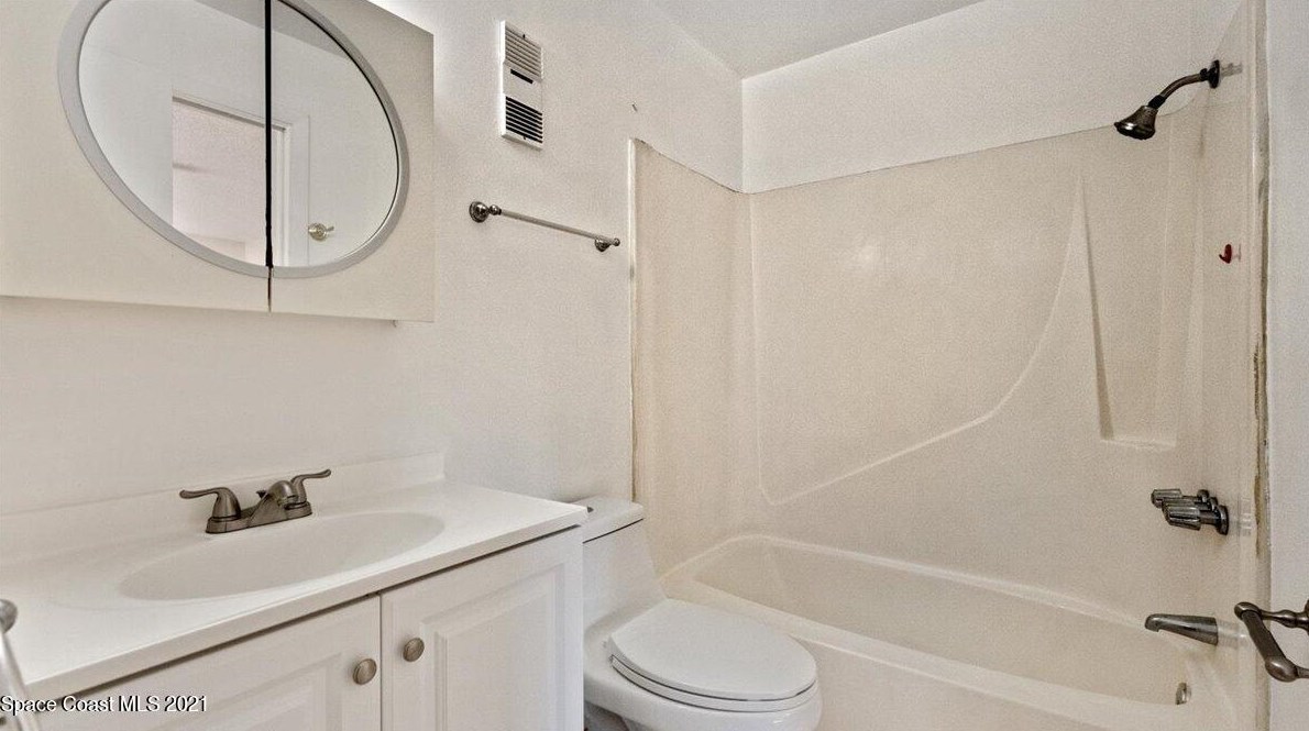 156 San Juan Cir, Melbourne FL 32935-5422 exterior