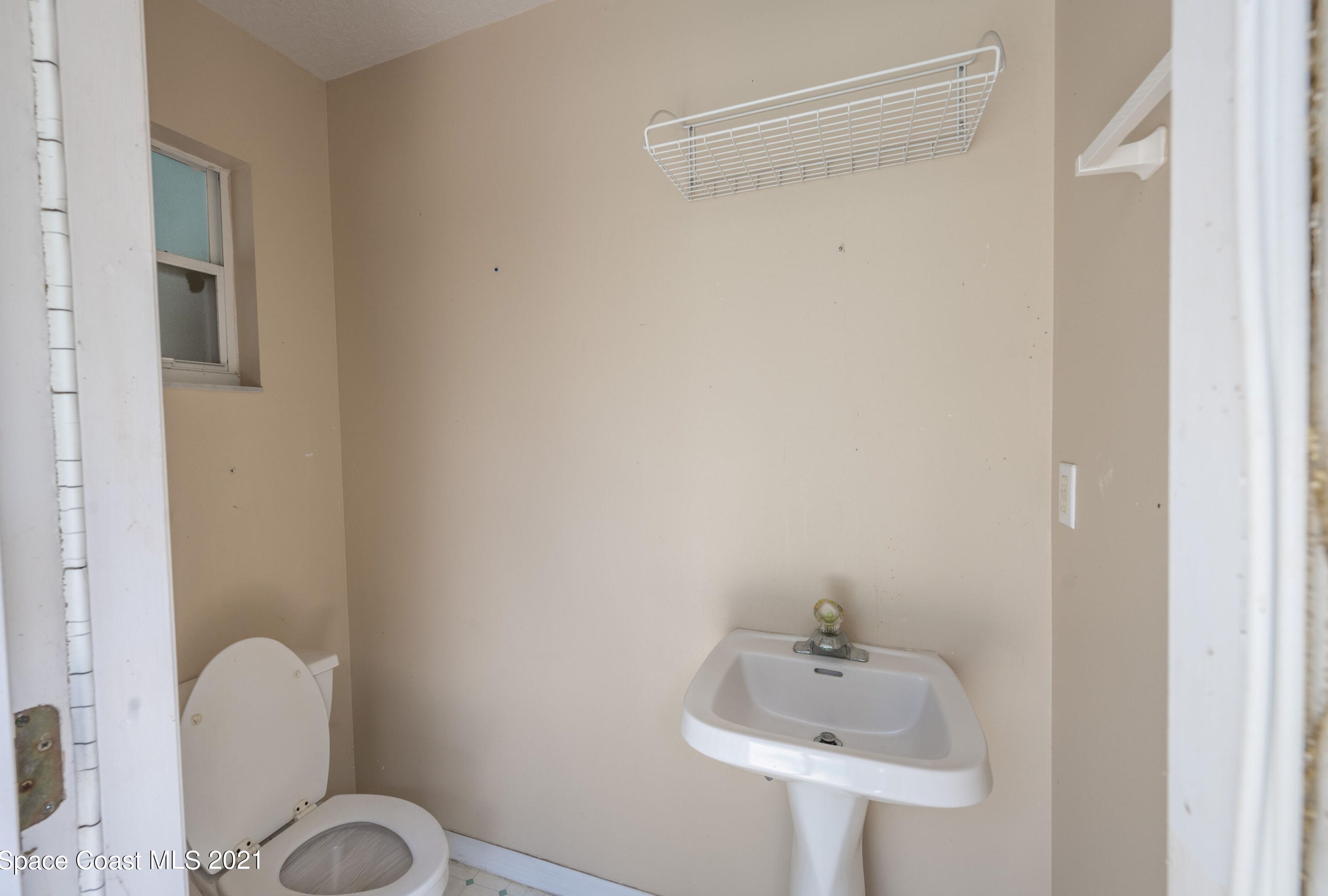 3410 Biscayne Dr, Merritt Island FL 32953-8335 exterior