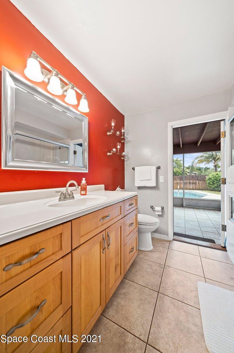 550 Gateway Dr, Merritt Island FL  32952-2654 exterior