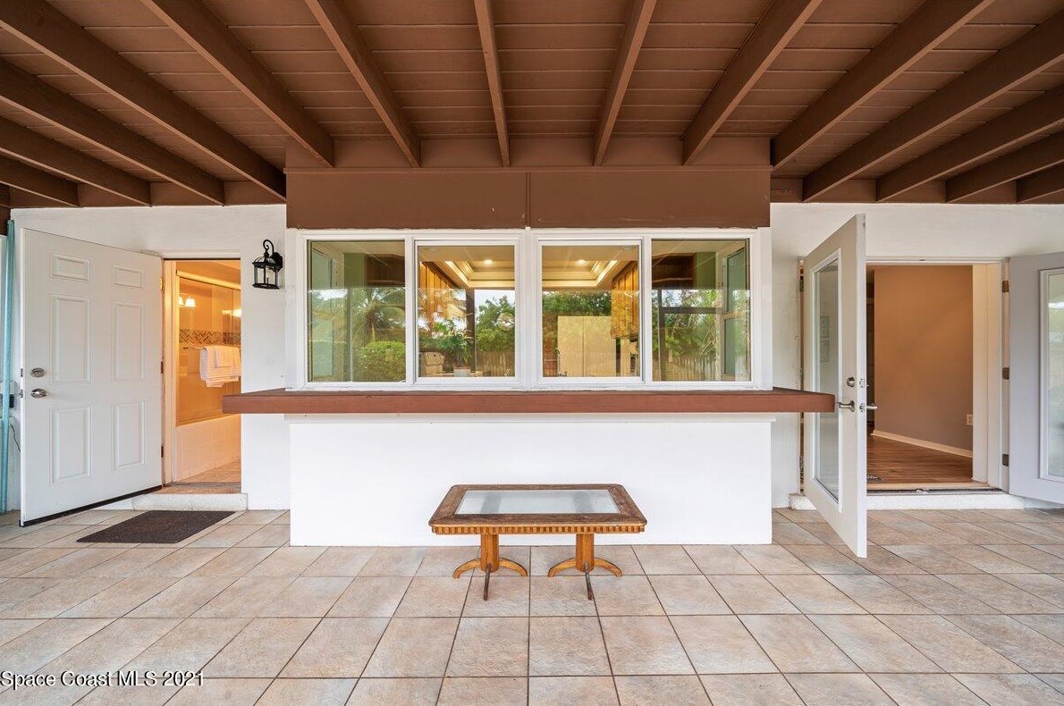 550 Gateway Dr, Merritt Island FL  32952-2654 exterior