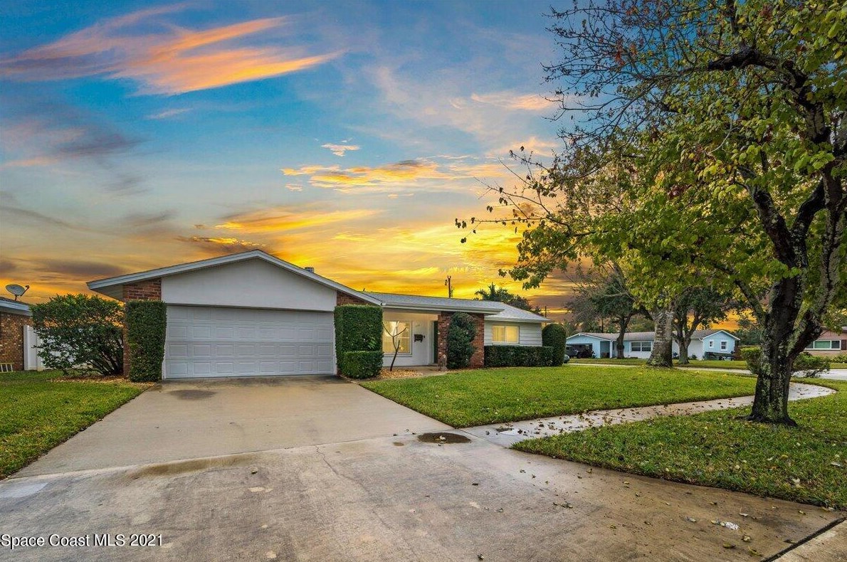 550 Gateway Dr, Merritt Island FL  32952-2654 exterior