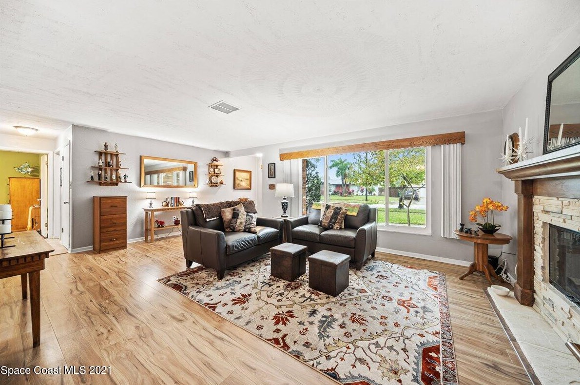 550 Gateway Dr, Merritt Island FL  32952-2654 exterior