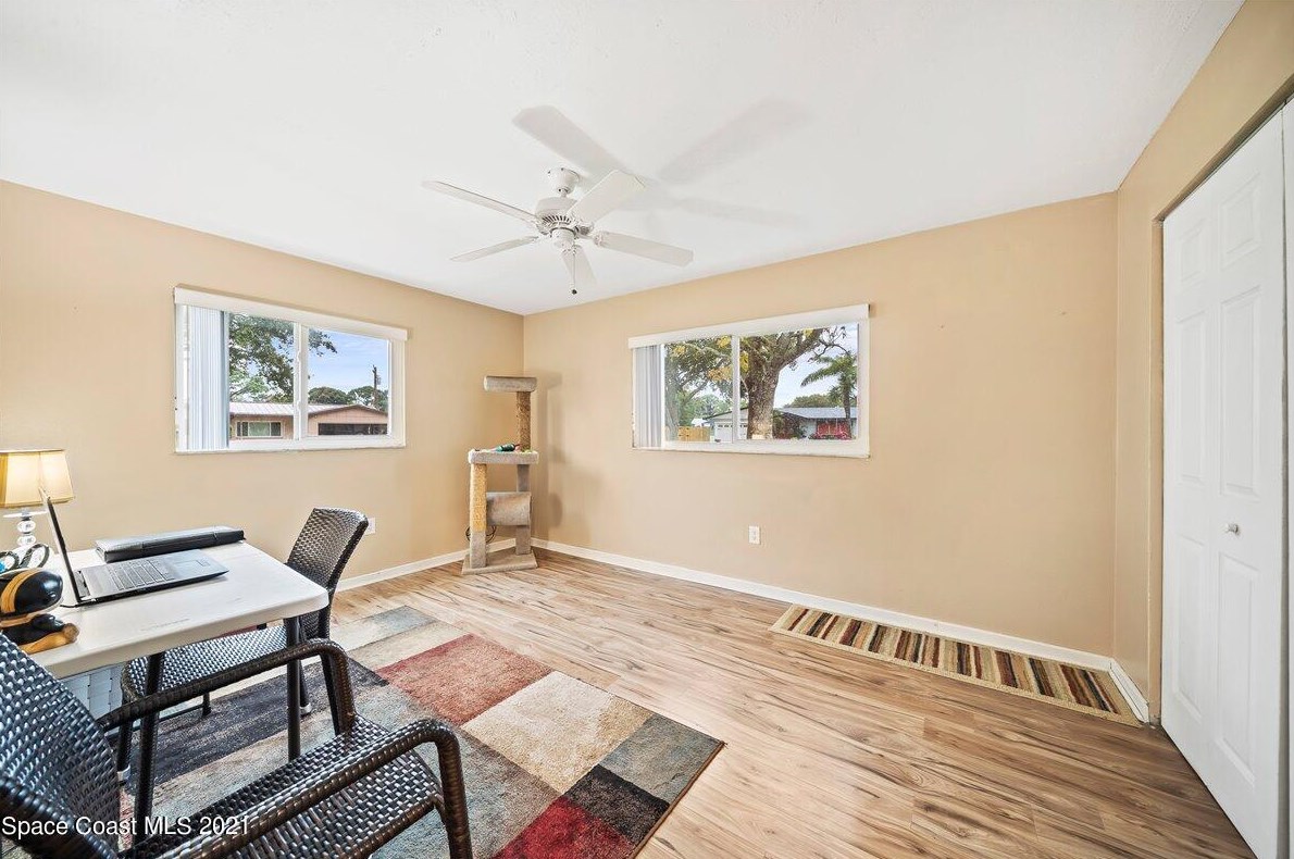 550 Gateway Dr, Merritt Island FL  32952-2654 exterior