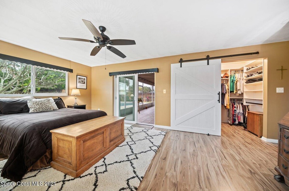 550 Gateway Dr, Merritt Island FL  32952-2654 exterior