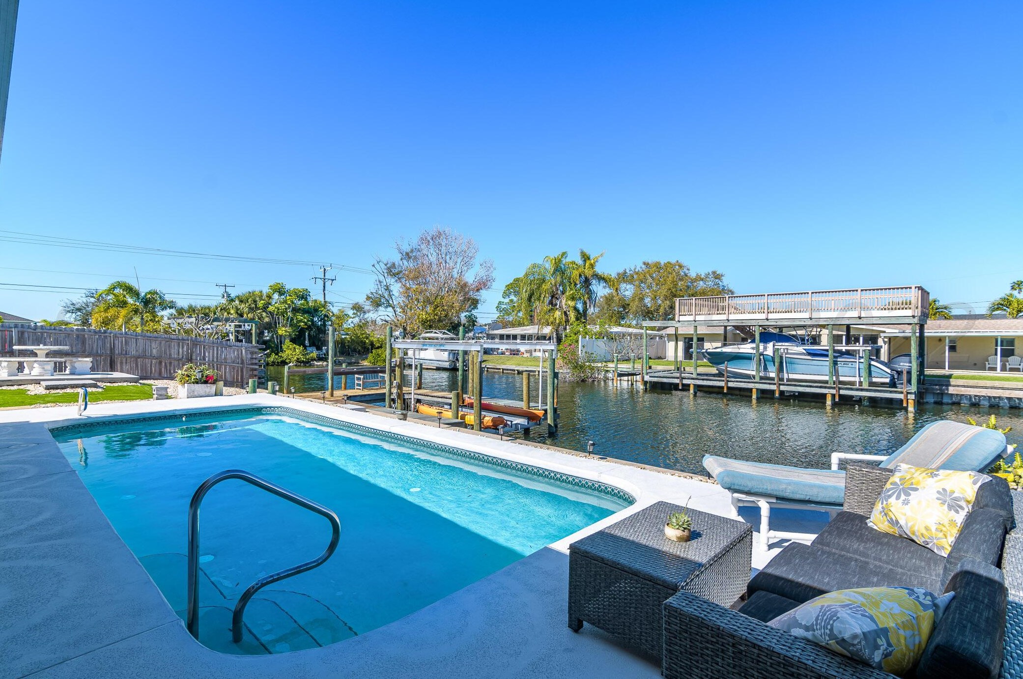 1624 Shore Dr, Merritt Island FL  32952-5616 exterior