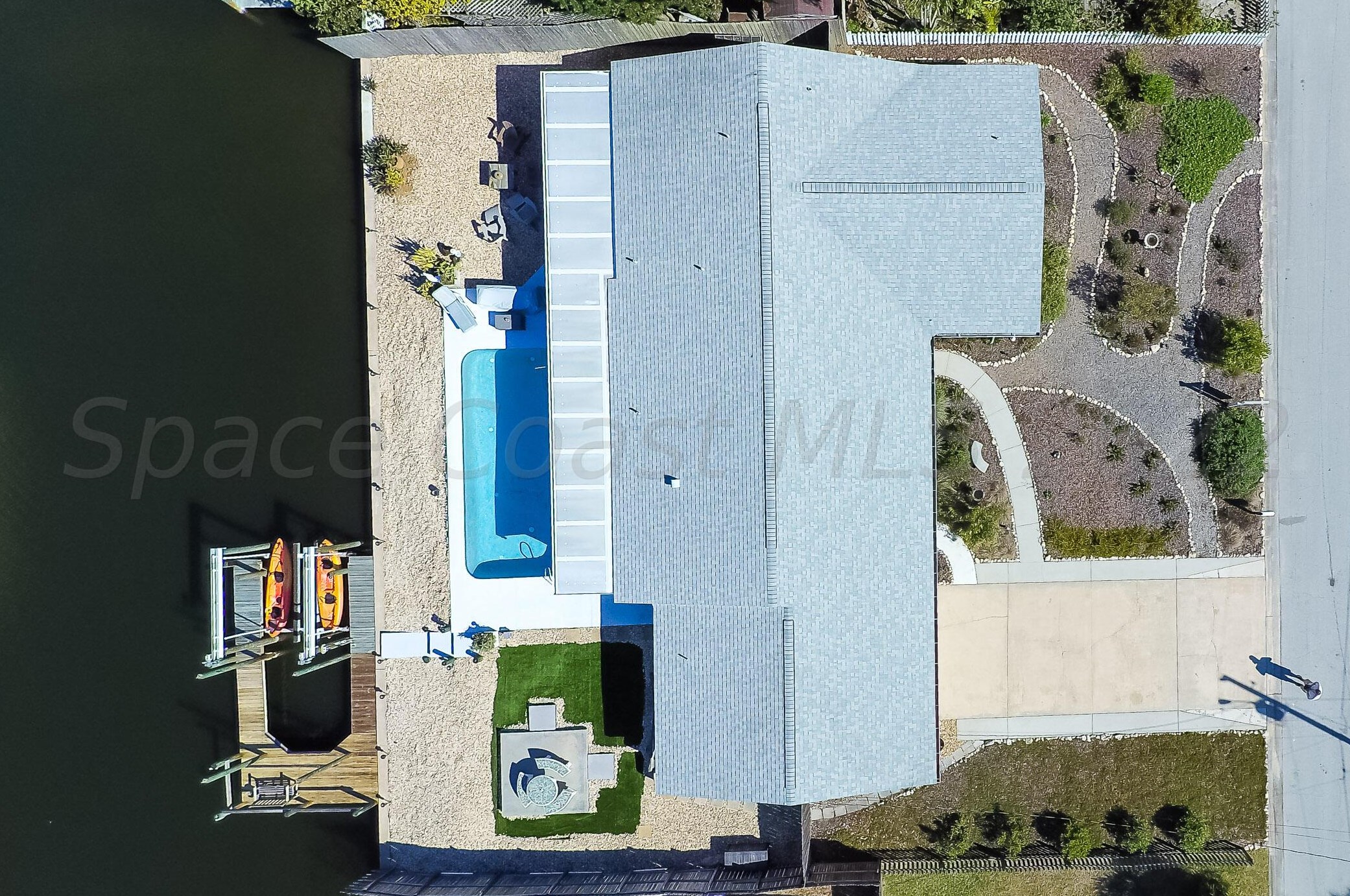 1624 Shore Dr, Merritt Island FL  32952-5616 exterior