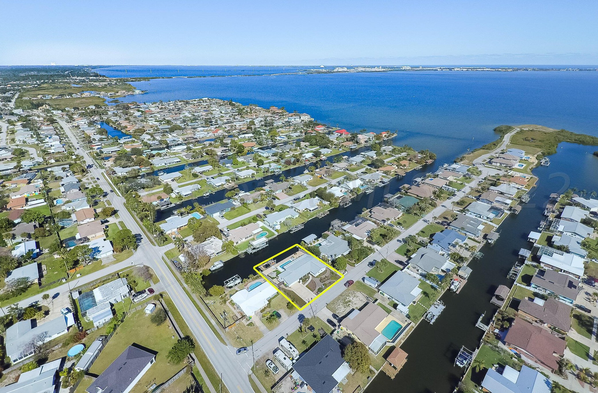 1624 Shore Dr, Merritt Island FL  32952-5616 exterior