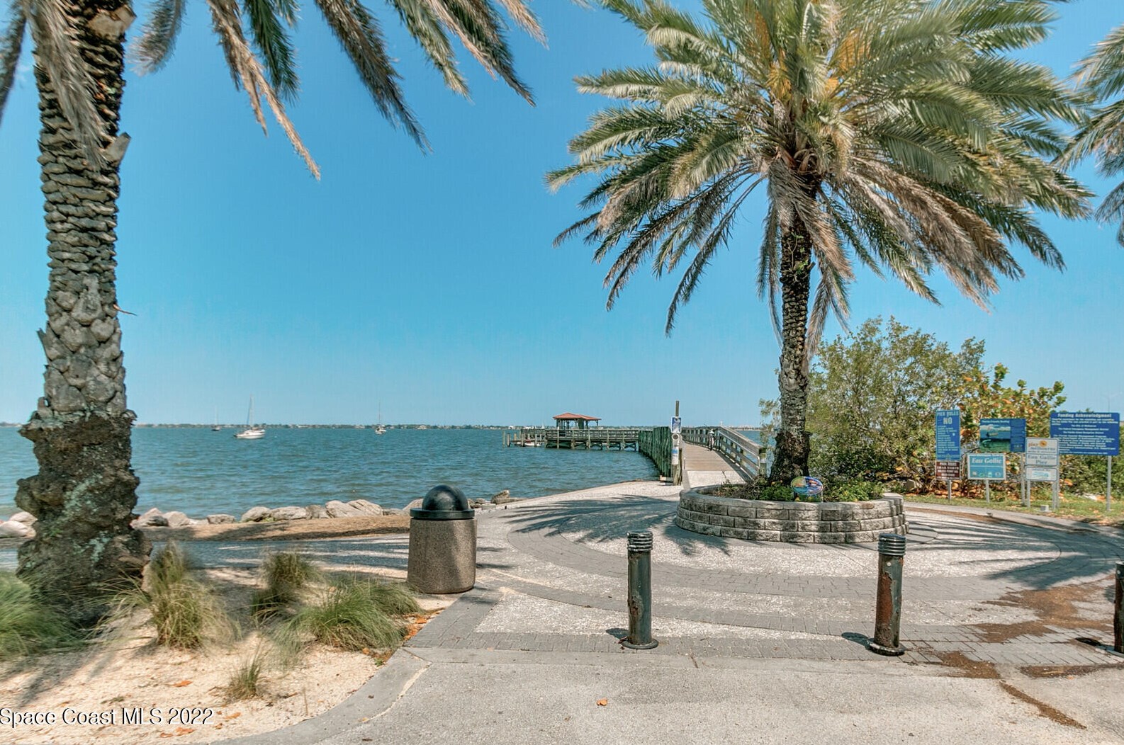 1698 Guava Ave, Melbourne FL 32935-7635 exterior