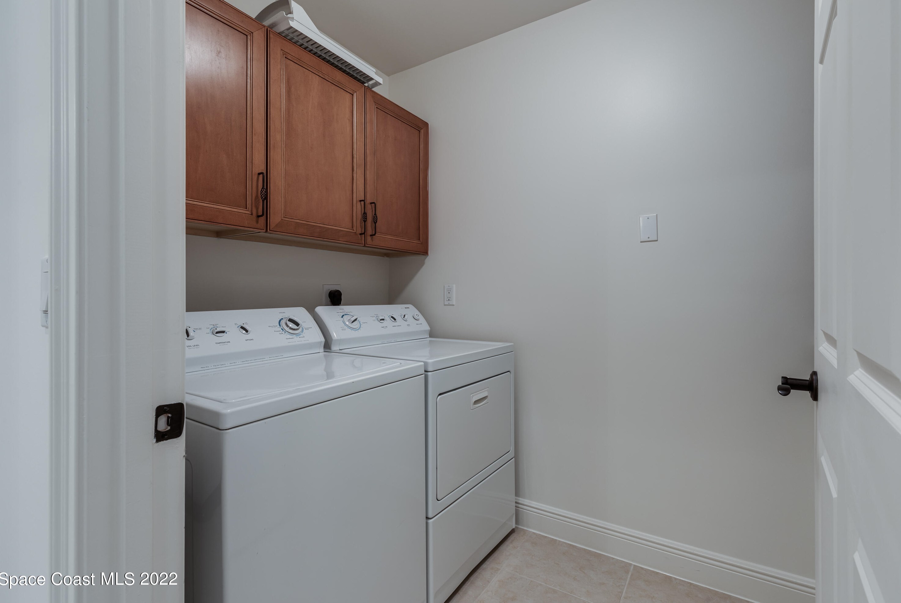 1437 Pineapple Ave, Melbourne FL 32935-6581 exterior