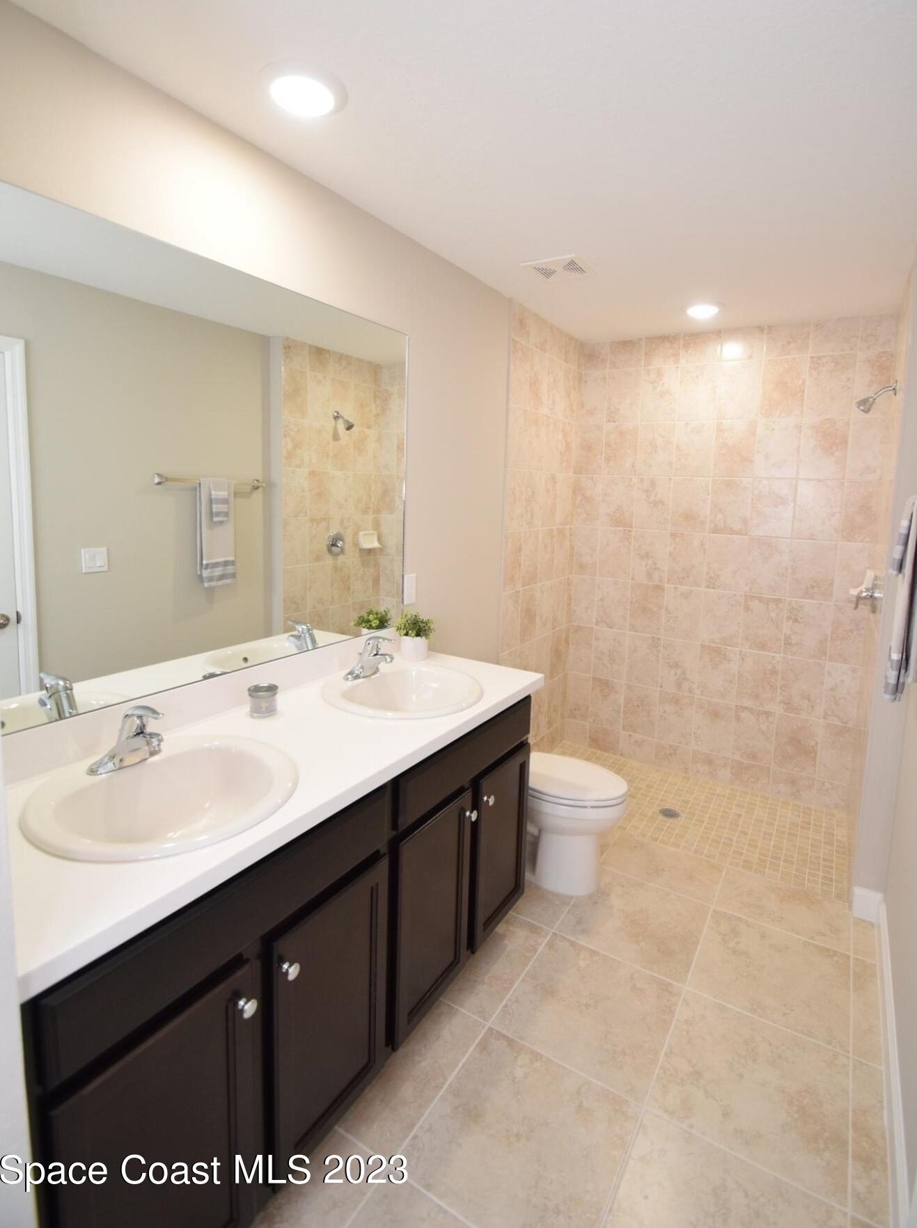 2697 Dennis Ave, Melbourne FL  32909-8729 exterior