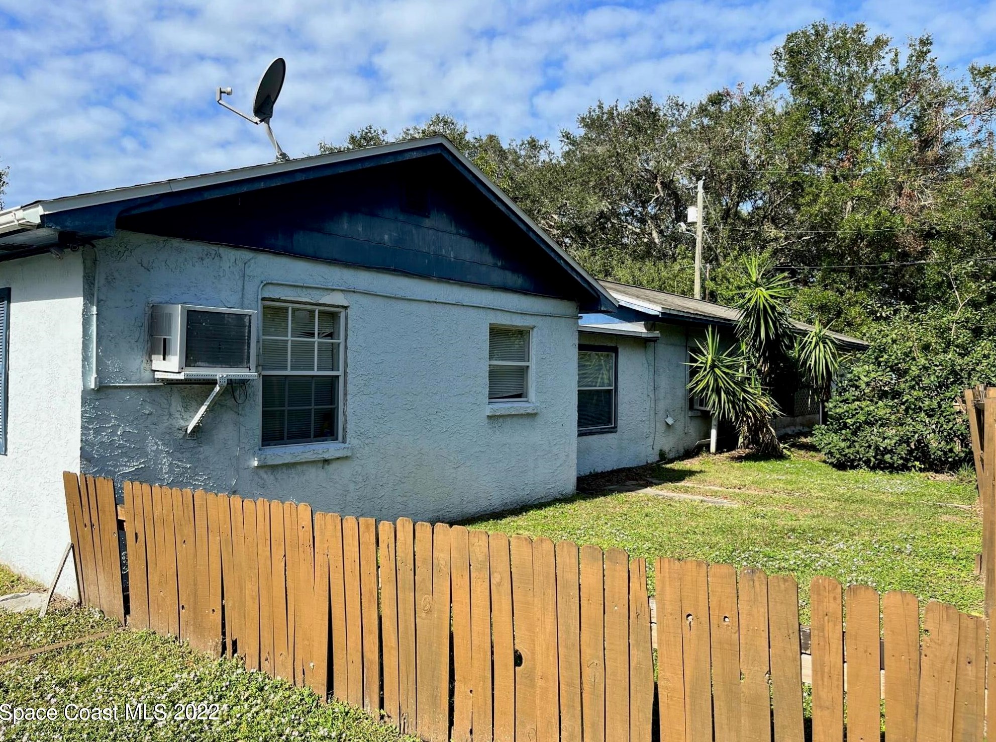 450 Robinhood Dr, Merritt Island FL  32953-6046 exterior