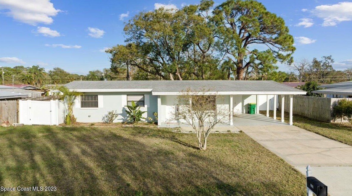 320 Nelson Dr, Merritt Island FL  32953-4733 exterior