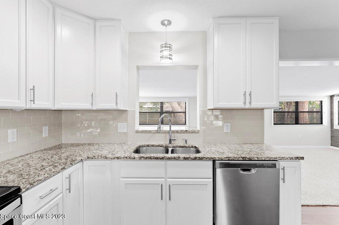 320 Nelson Dr, Merritt Island FL  32953-4733 exterior