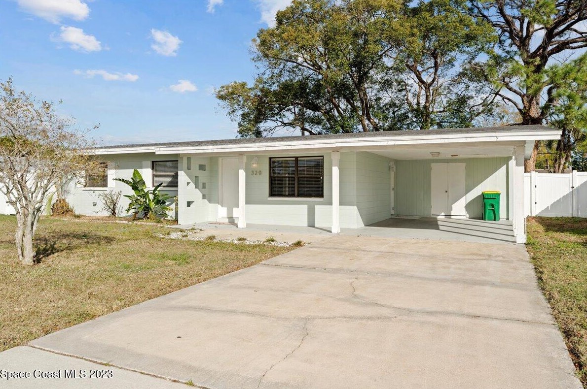 320 Nelson Dr, Merritt Island FL  32953-4733 exterior