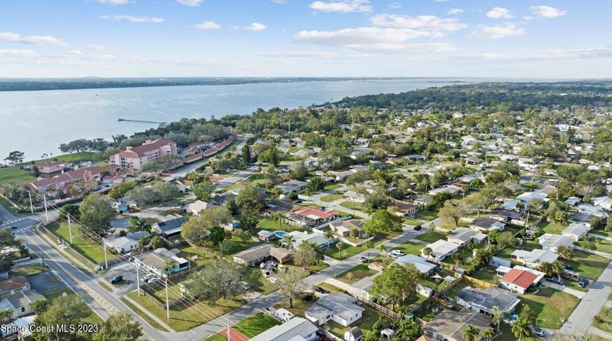 320 Nelson Dr, Merritt Island FL  32953-4733 exterior