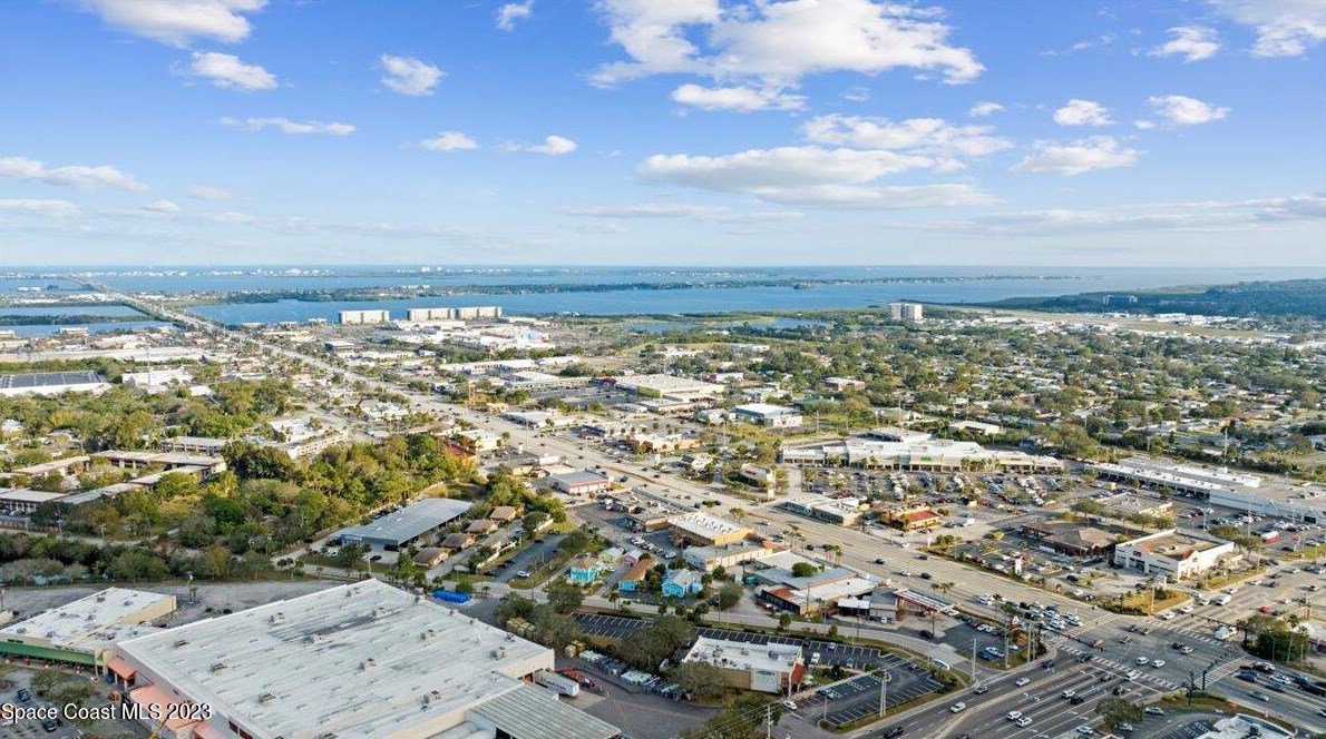 320 Nelson Dr, Merritt Island FL  32953-4733 exterior