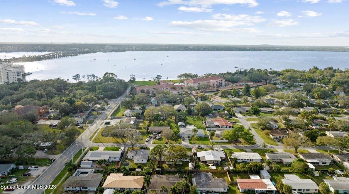 320 Nelson Dr, Merritt Island FL  32953-4733 exterior