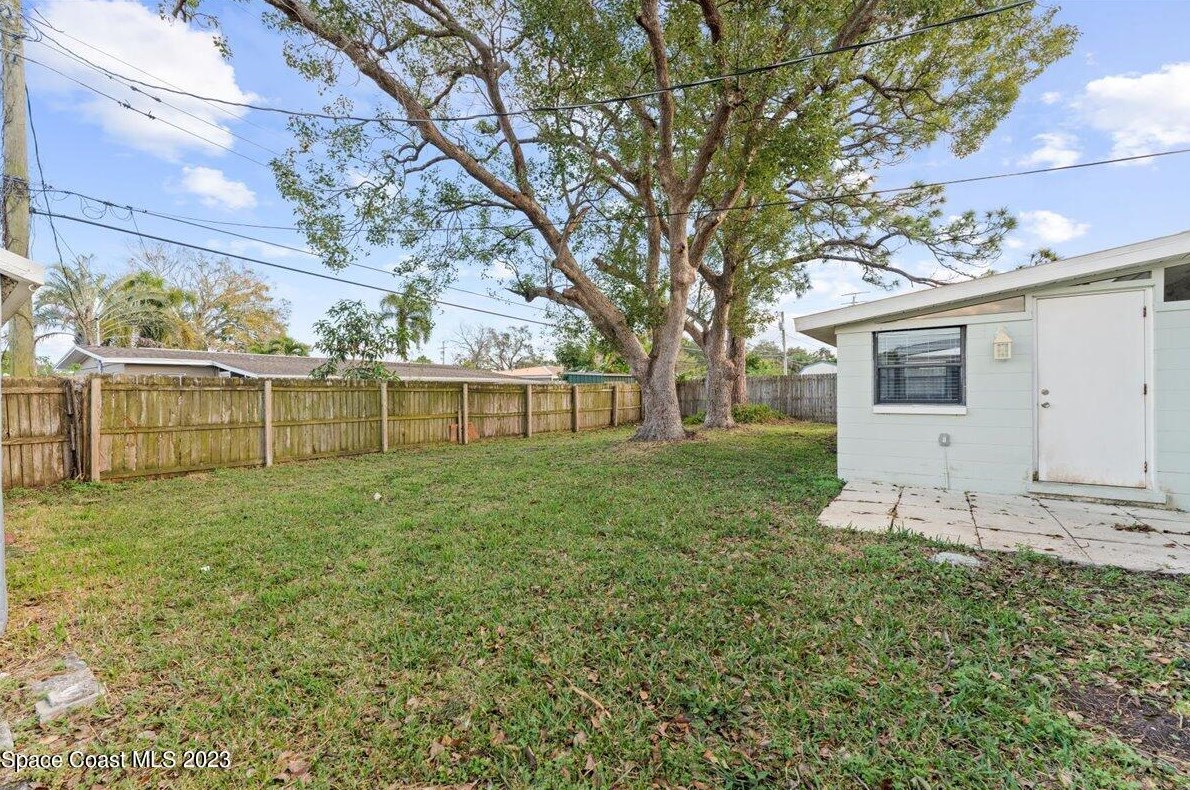 320 Nelson Dr, Merritt Island FL  32953-4733 exterior