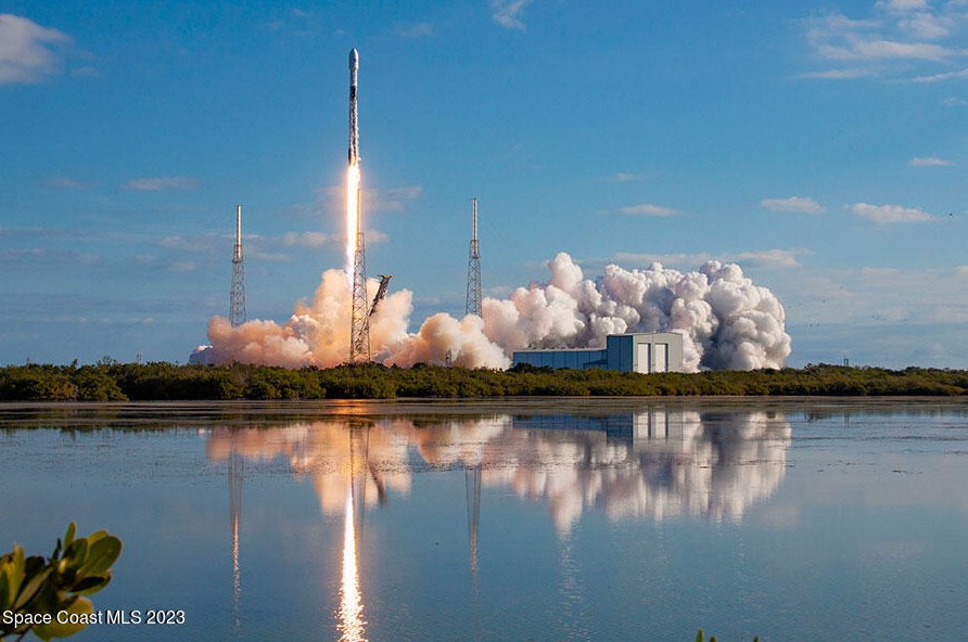 320 Nelson Dr, Merritt Island FL  32953-4733 exterior